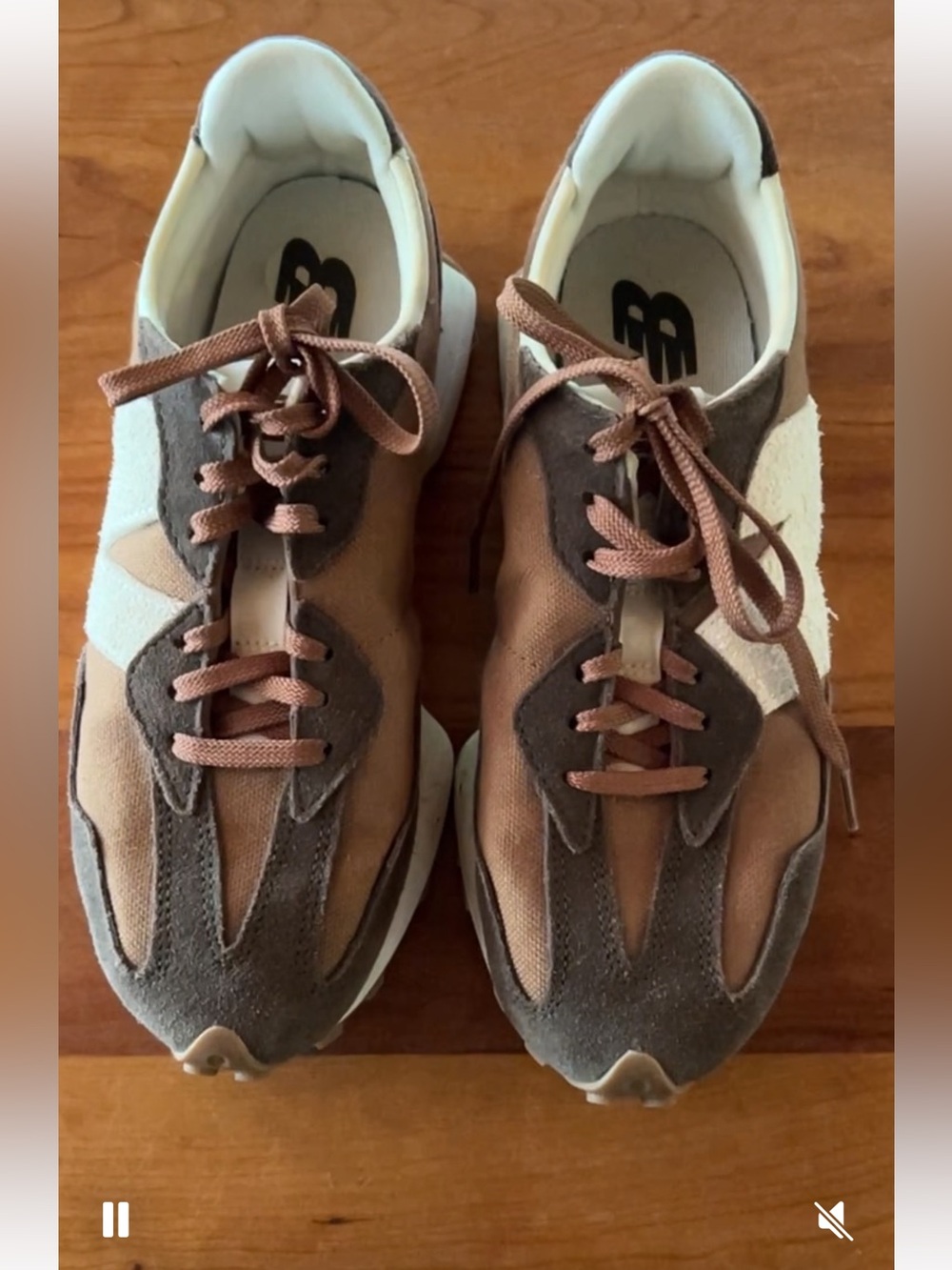 New Balance 327 Sneaker color way (Rare) Rich Earth Women’s size 8.5